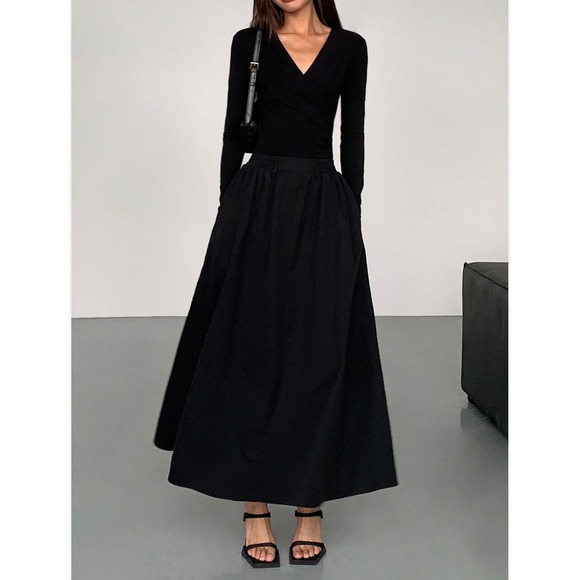 Commense Dresses & Skirts - Commense Maxi Dress Women Size M Black NEW Wrap V-Neck Long Sleeve Full Skirt